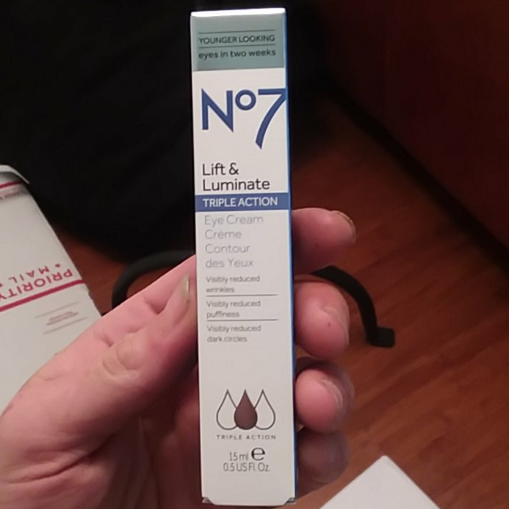 N0.7 triple action eye cream 🥑
